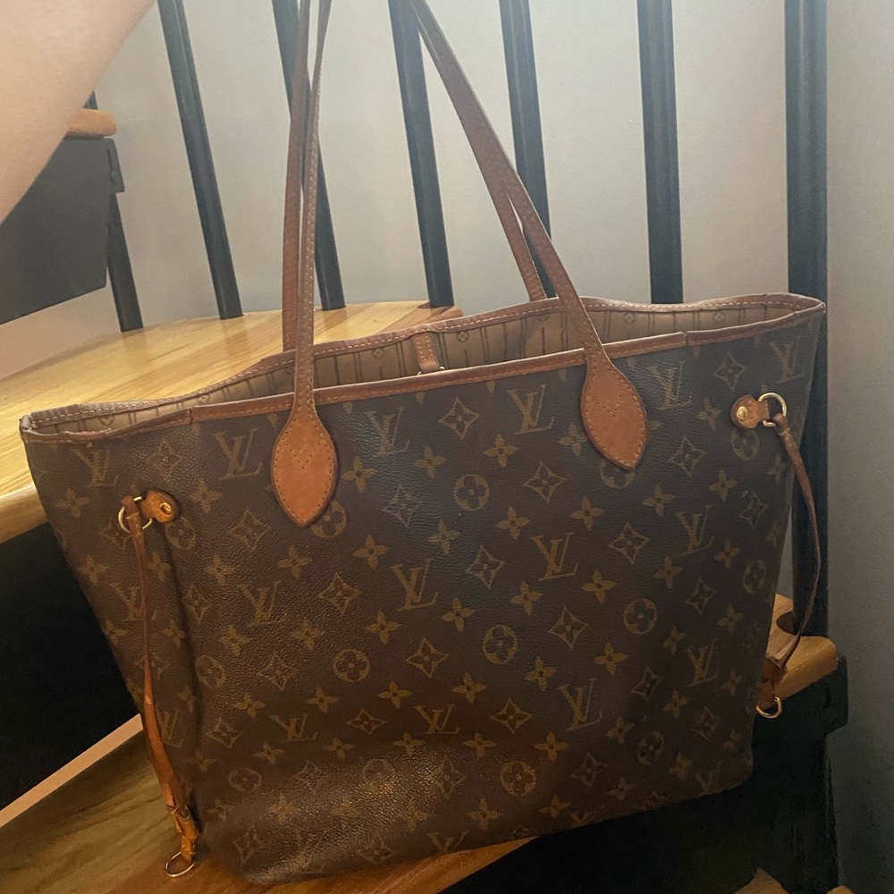 Louis Vuitton authentic Never full